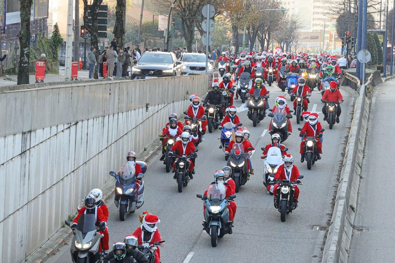 Galería | Los papanoeles moteros toman Vigo