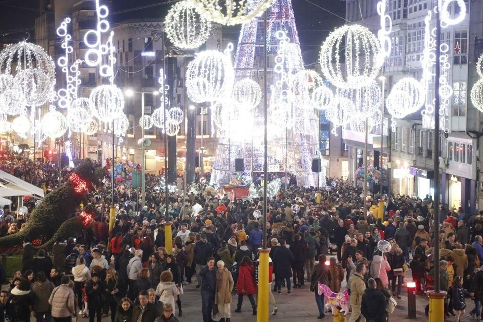 Los turistas invaden Vigo en el Puente284