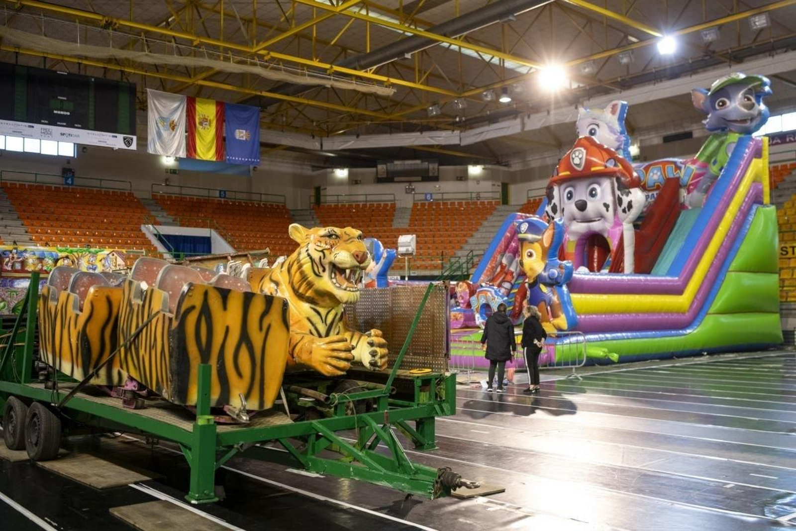 Interior do Paco Paz, onde se está a montar Pazolandia