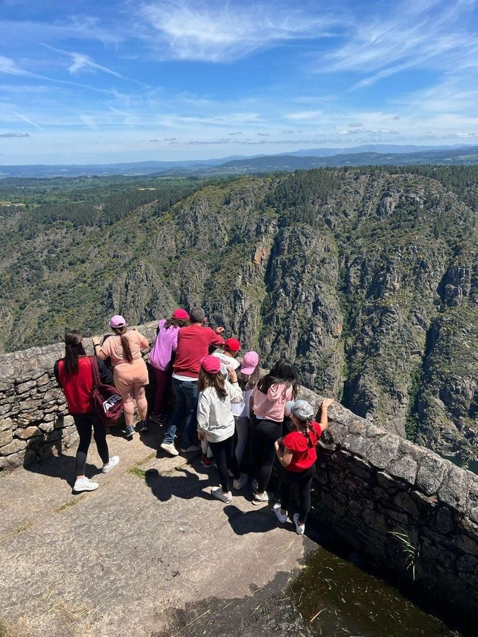 Jornada lúdica en la Ribeira Sacra de los colegios San Salvador de Arnoia y Concepción Arenal de Ourense.