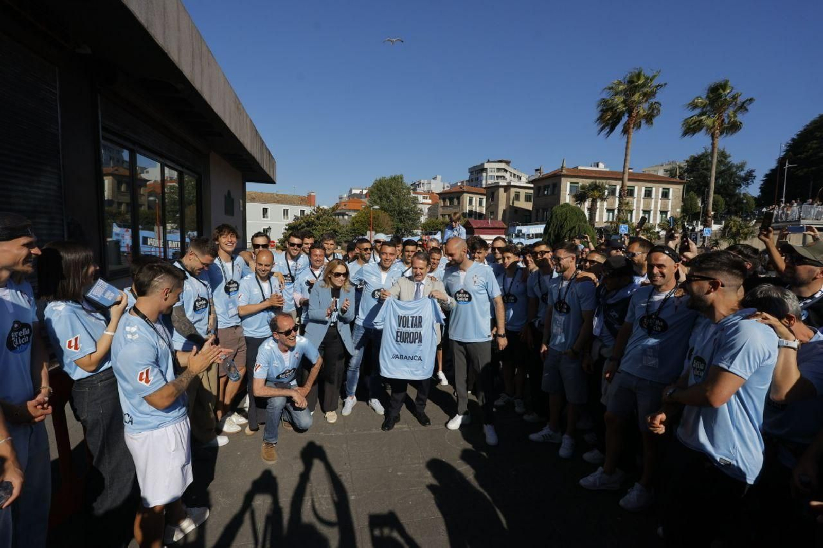 Galería | Fiesta celeste en Vigo por la vuelta del Celta a Europa