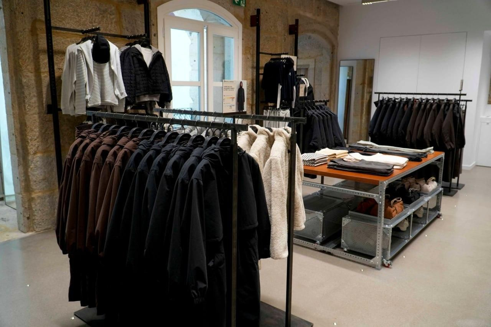 Galería | La nueva tienda de Oysho en Vigo ocupa un edificio emblemático en Príncipe