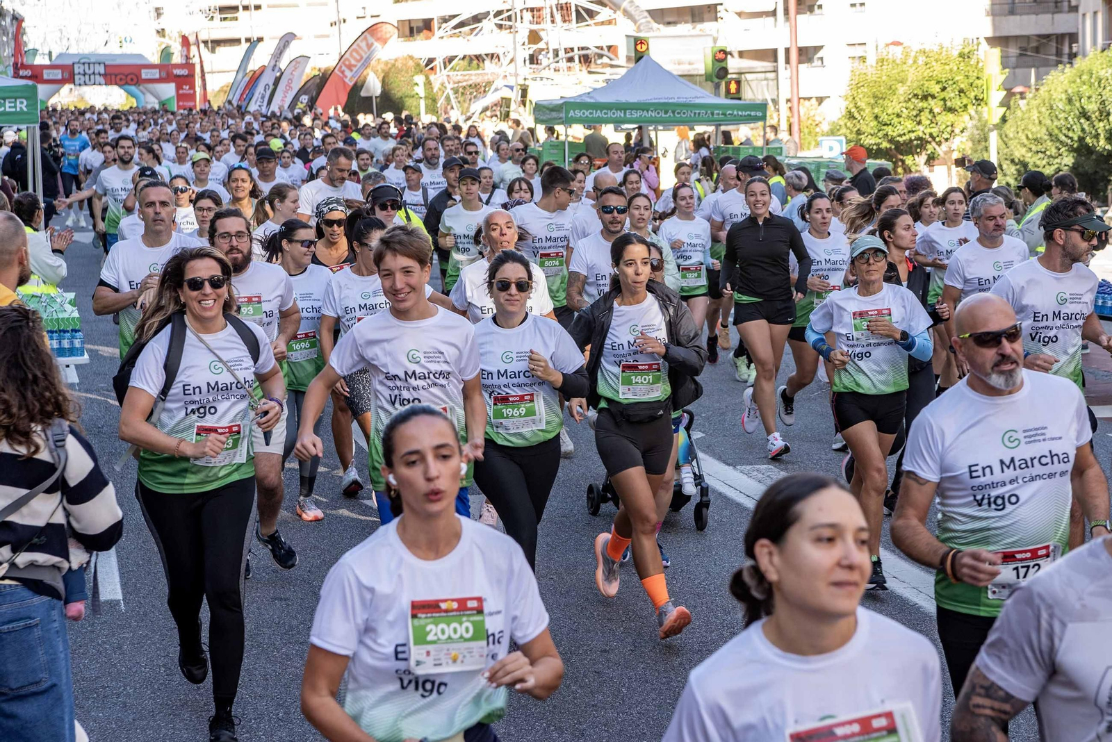 Galería | La Vigo en Marcha contra o Cancro congrega a 3.000 personas en su primera edición