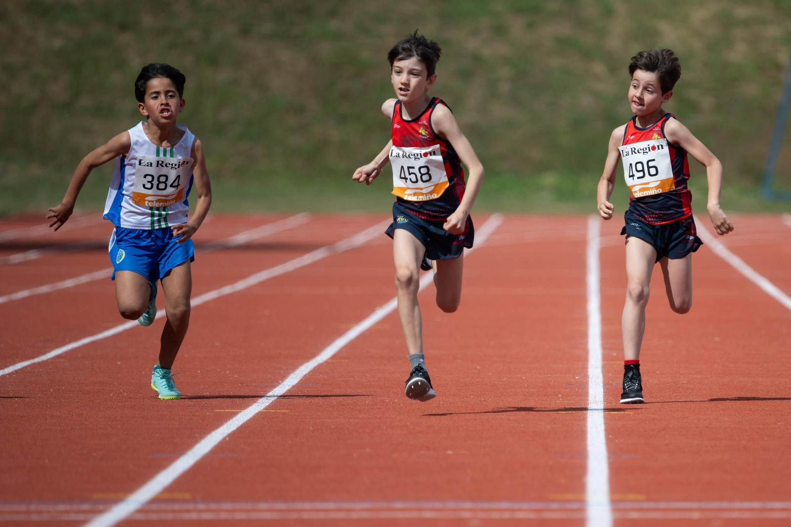 Galería | El atletismo ourensano disfruta en el 1er Trofeo Germán González