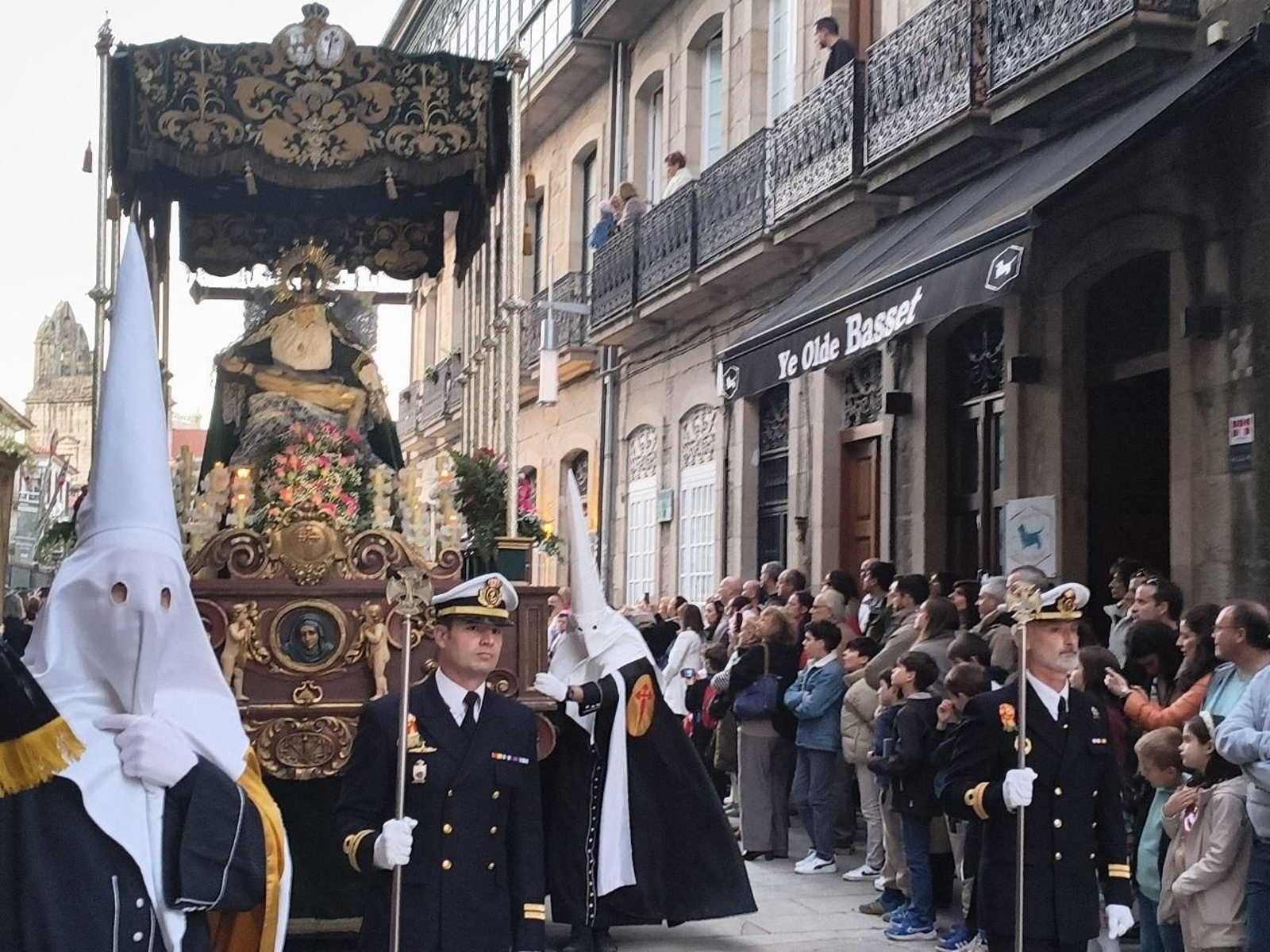 Galería | Emotiva procesión General del Santo Entierro en Pontevedra