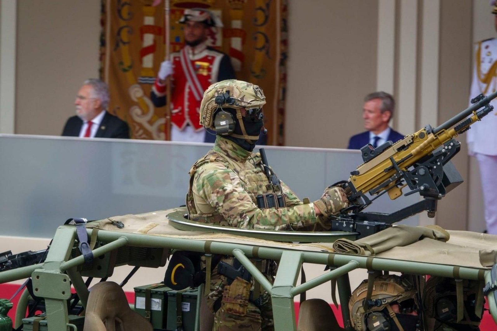 Galería | Las mejores imágenes del histórico Día de las Fuerzas Armadas en Vigo