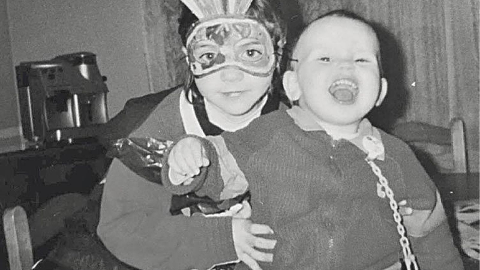 Con su hermano René.