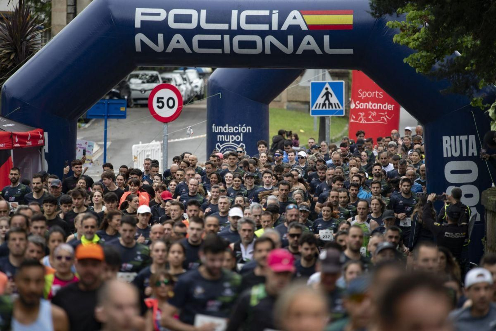 Pistoletazo inicial a la Ruta 091 en la glorieta de la Policía Nacional, con más de mil participantes