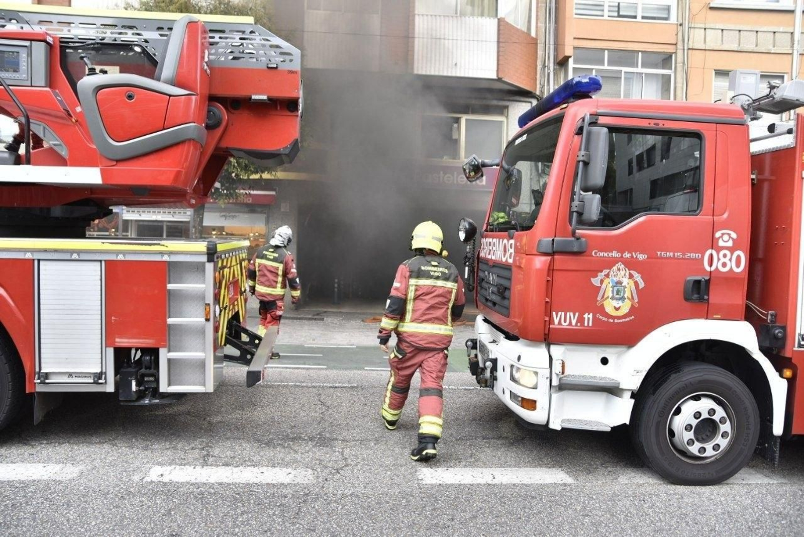 Galería | Las imágenes de la explosión y el incendio en el garaje de Pizarro