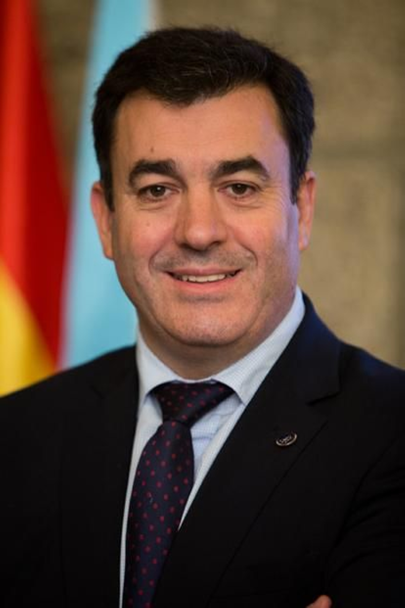 Román Rodríguez (Consellería de Cultura, Educación e Universidade)

Naceu no Vento, Lalín, en 1968. É licenciado en Xeografía e Historia pola Universidade de Santiago de Compostela con premio extraordinario. Doutor en Xeografía, é máster en Desenvolvemento Local, foi profesor na Universidade de León e é profesor titular do Departamento de Xeografía da Universidade de Santiago de Compostela.