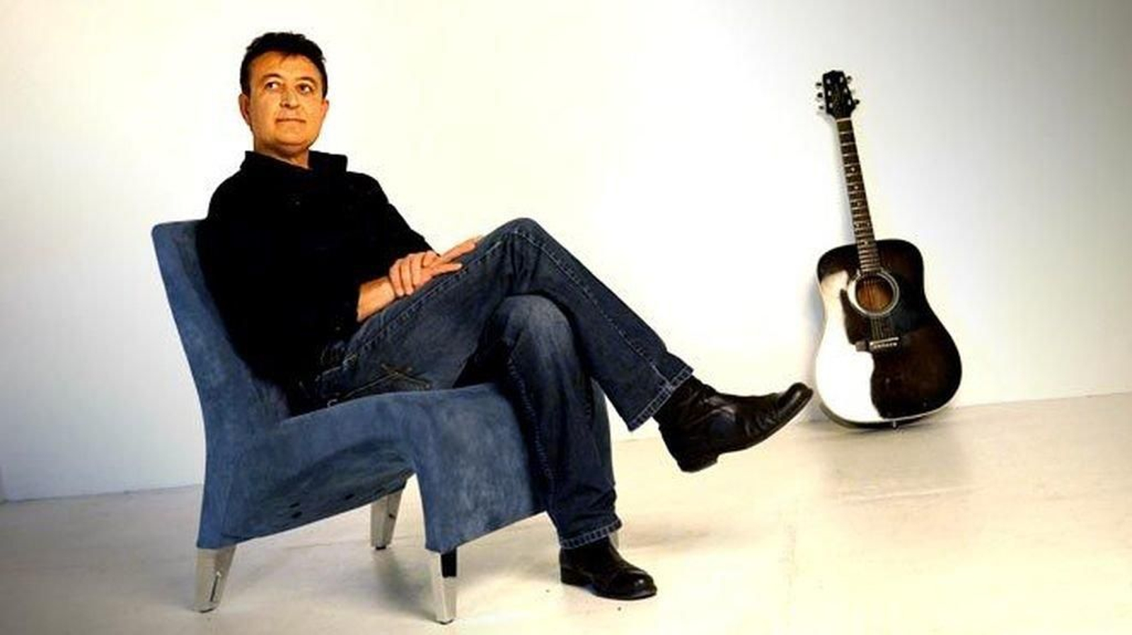 Manolo García vuelve a los escenarios y se estrena en el acústico.