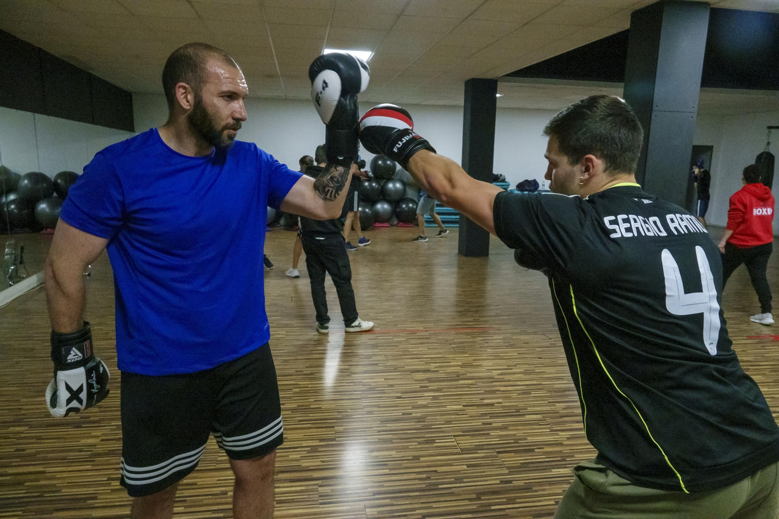 Galería | Así entrenan boxeo en el Gimnasio Arenal