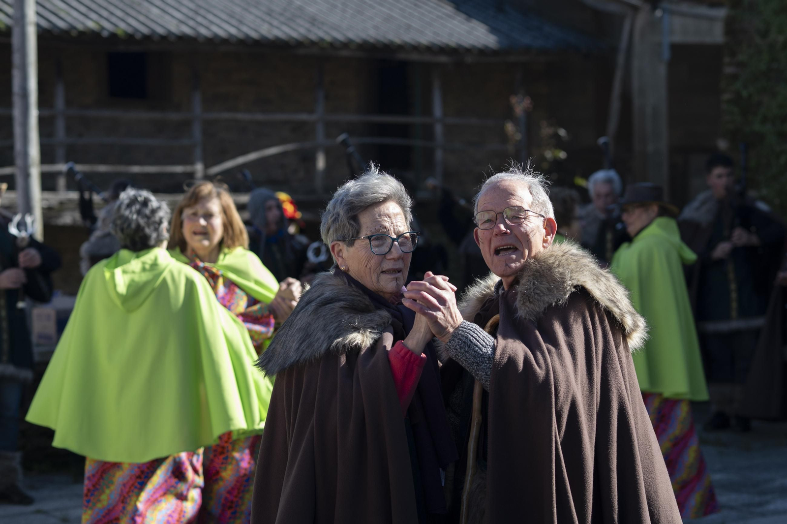 Galería | La música y el color de los Vellarróns en el Entroido de Riós