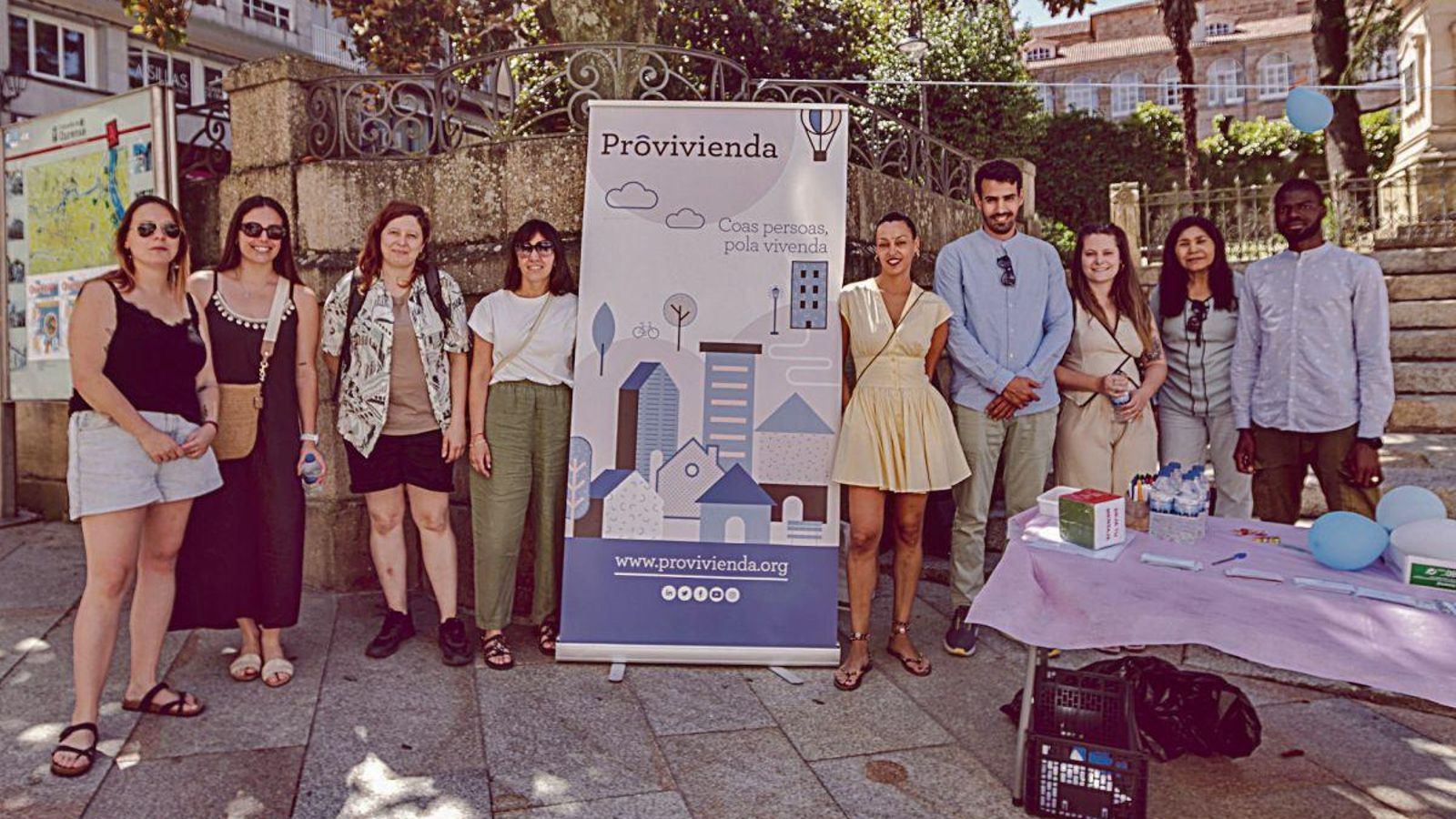 Voluntarios de Provivienda en el Parque Padre Feijóo.
