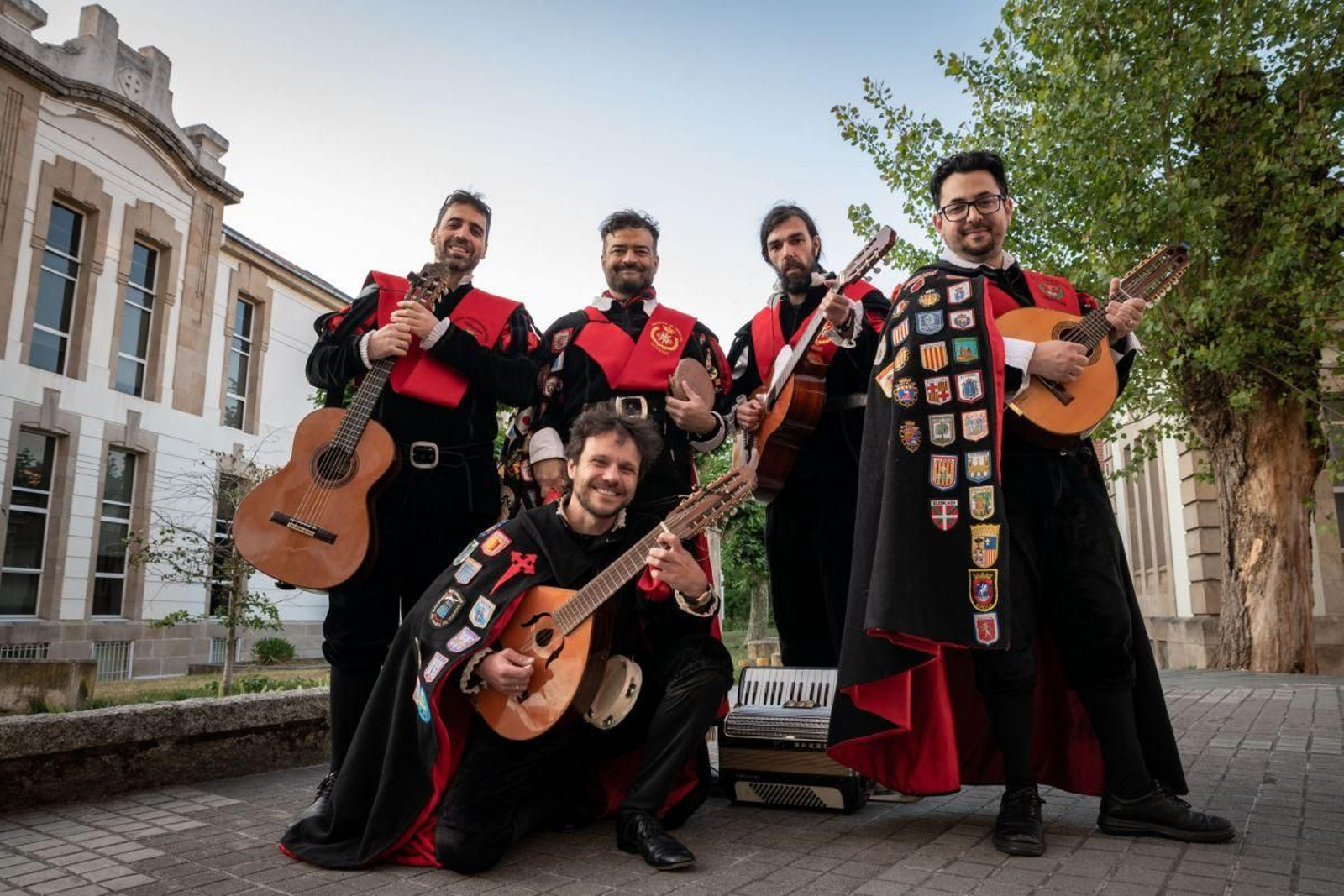 Componentes de la Tuna Universitaria de Ourense. (FOTO: ÓSCAR PINAL).