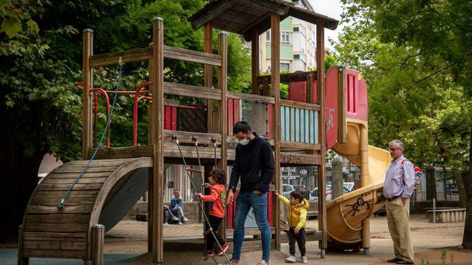 OURENSE (PARQUE INFANTIL POSÍO). 15/06/2020. OURENSE. Reapertura de los parques infantiles. FOTO: ÓSCAR PINAL