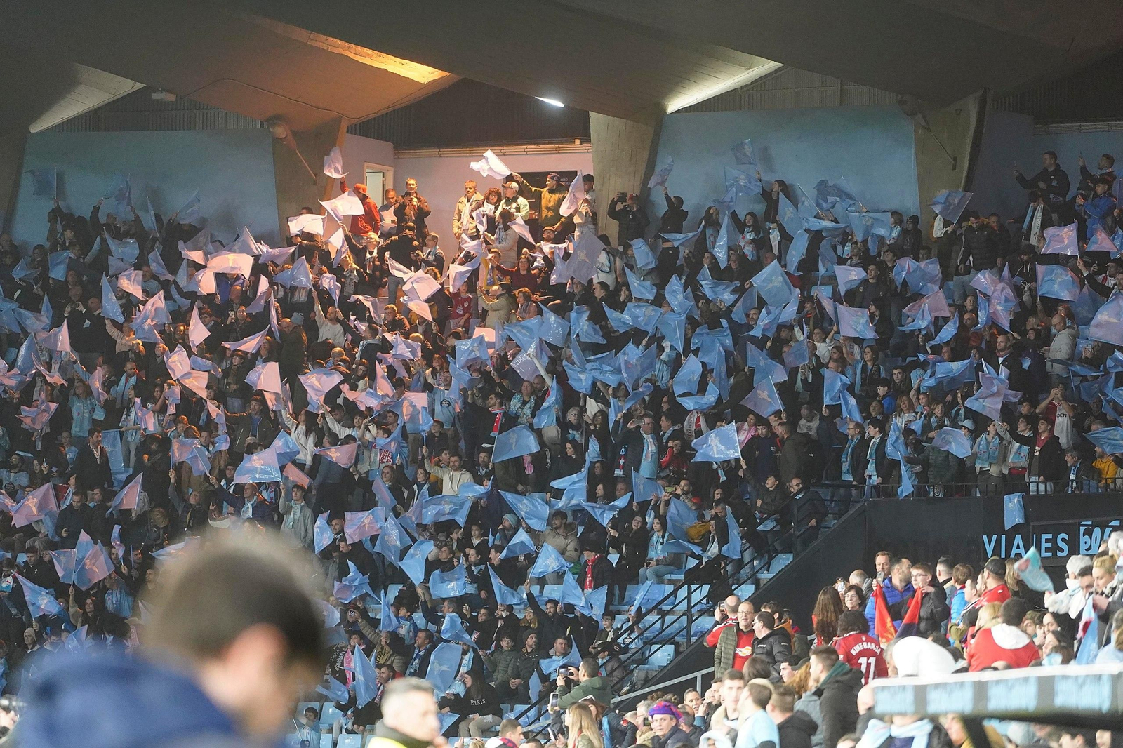 La grada de Gol se llenó para vivir su último partido en pie. El futuro se la llevará por delante.