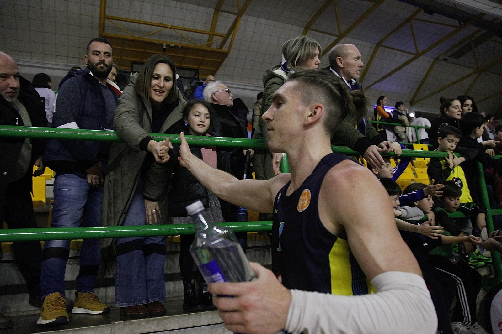 Más de 4.500 aficionados empujaron al COB contra el Estudiantes