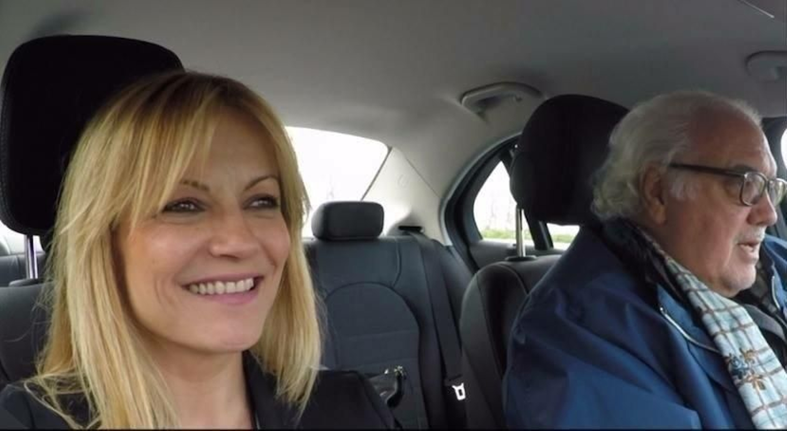 Isabel Gallego con el productor de origen gallego y afincado en Miami Carlos Vasallo, en una imagen del programa.