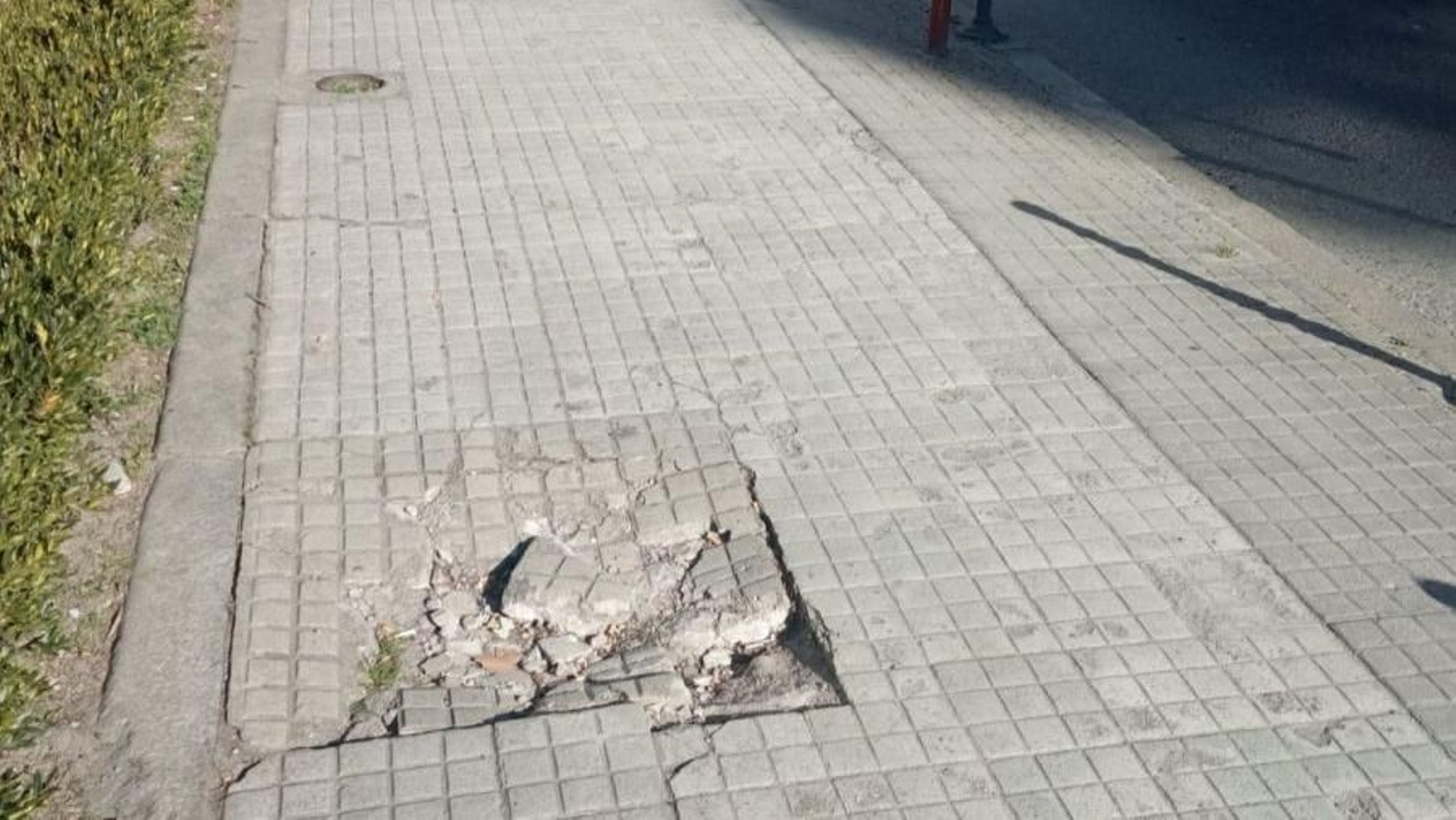 Acera en mal estado en Ourense