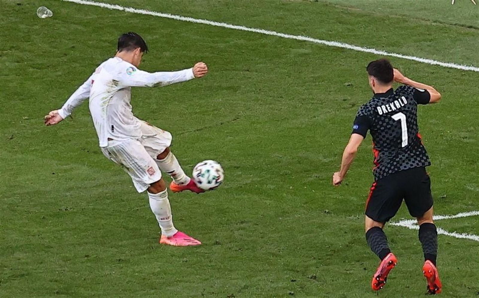 España sufre en su pase a cuartos 23