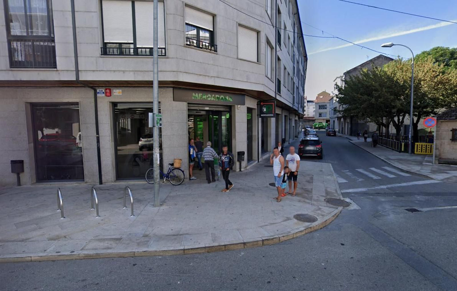 Entrada al Mercadona de Verín. (Foto: Google Maps)