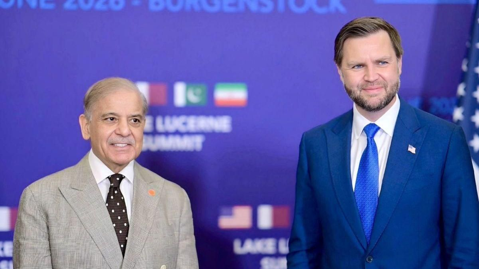 El primer ministro Shehbaz Sharif, con el vicepresidente de EEUU, J.D. Vance, en Suiza.