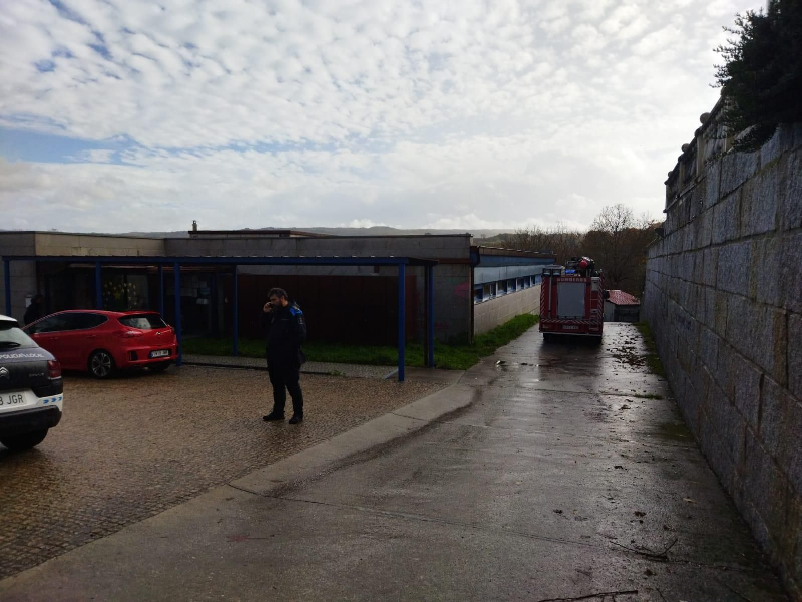 El entorno de la escuela, tras el incidente.