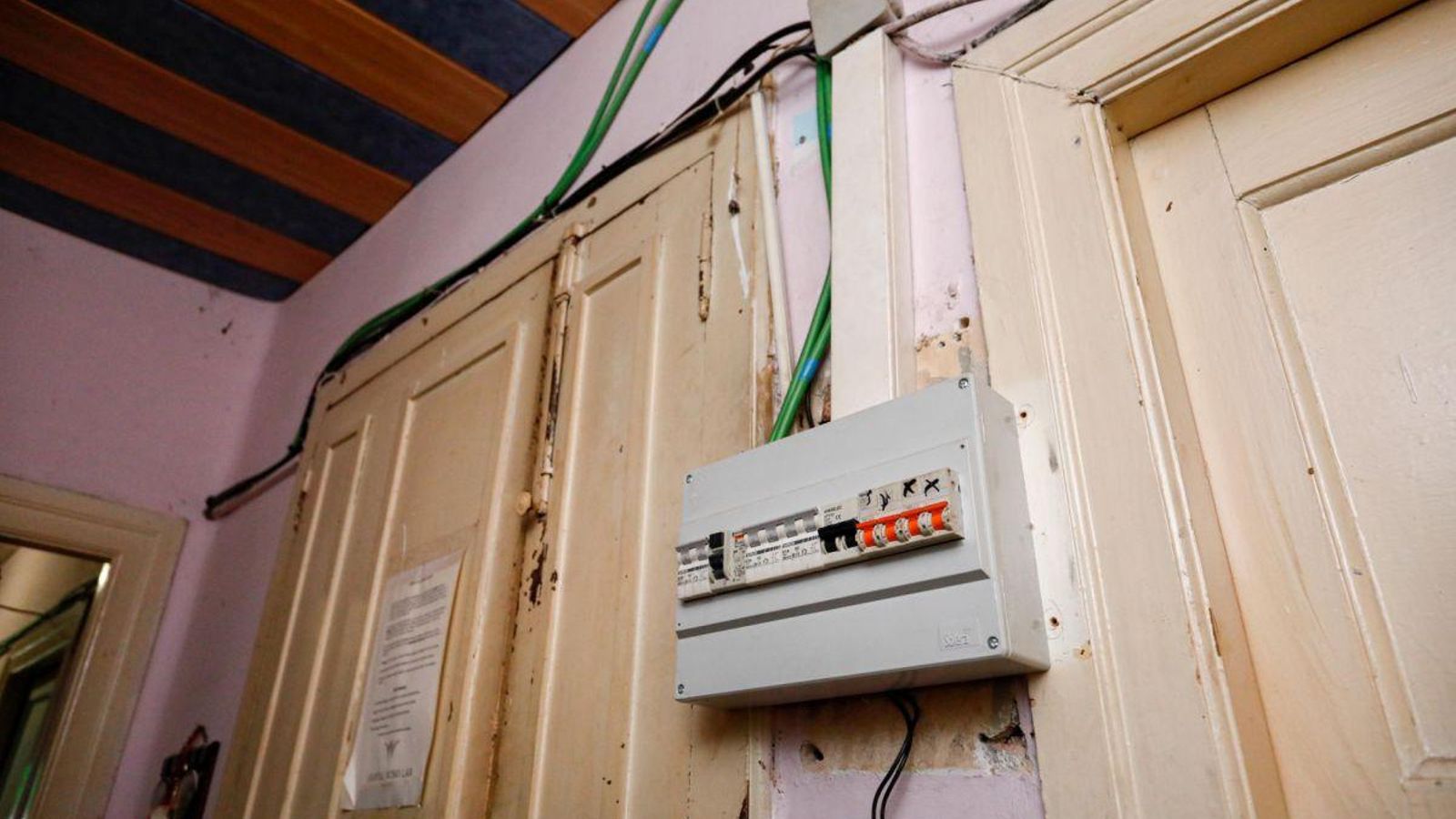 La instalación eléctrica del número 11 de la calle Fisterra.