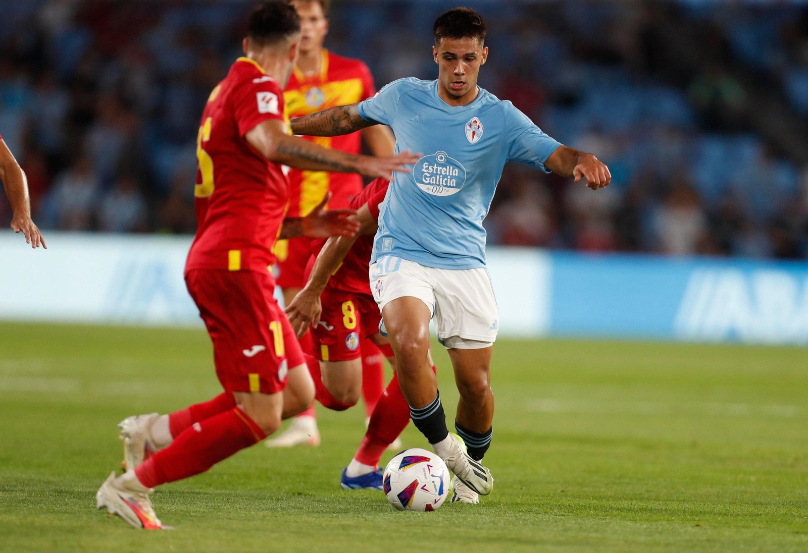 Sotelo maneja la pelota.