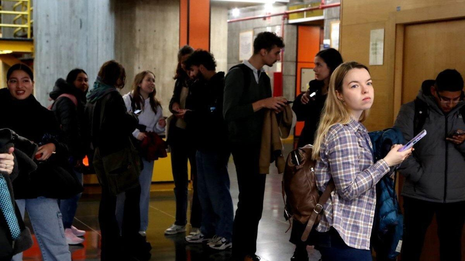 Estudiantes en las instalaciones del Campus de Ourense.