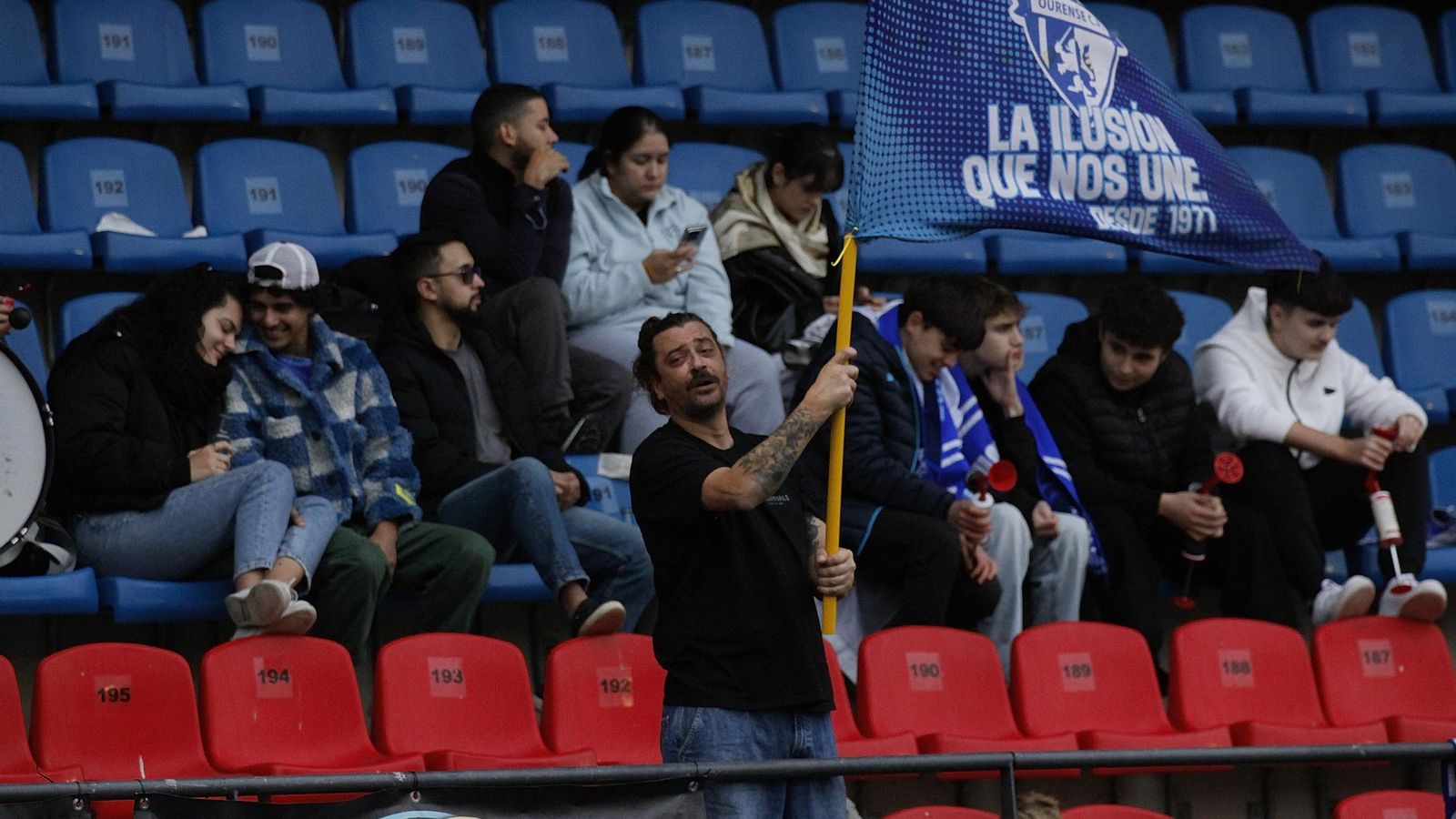 Galería | Tarde de lluvia y fútbol en O Couto para el Ourense CF y CD Guadalajara