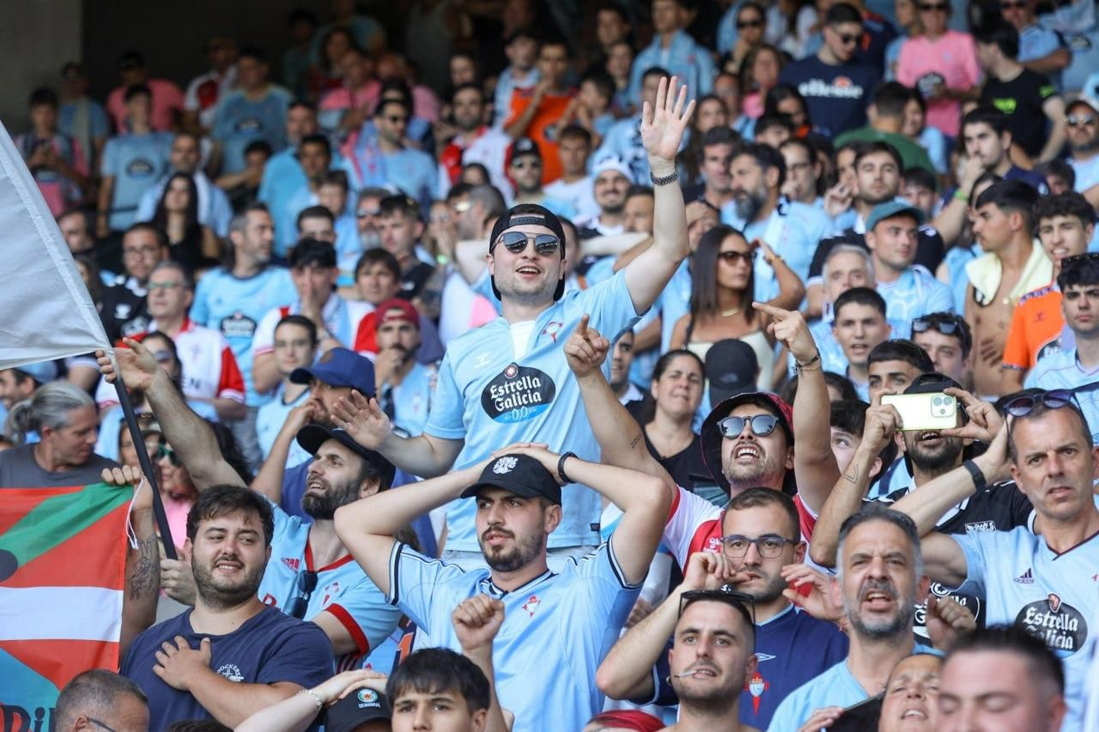 Galería | El Celta Fortuna golea a la Ponferradina y sube a Segunda División