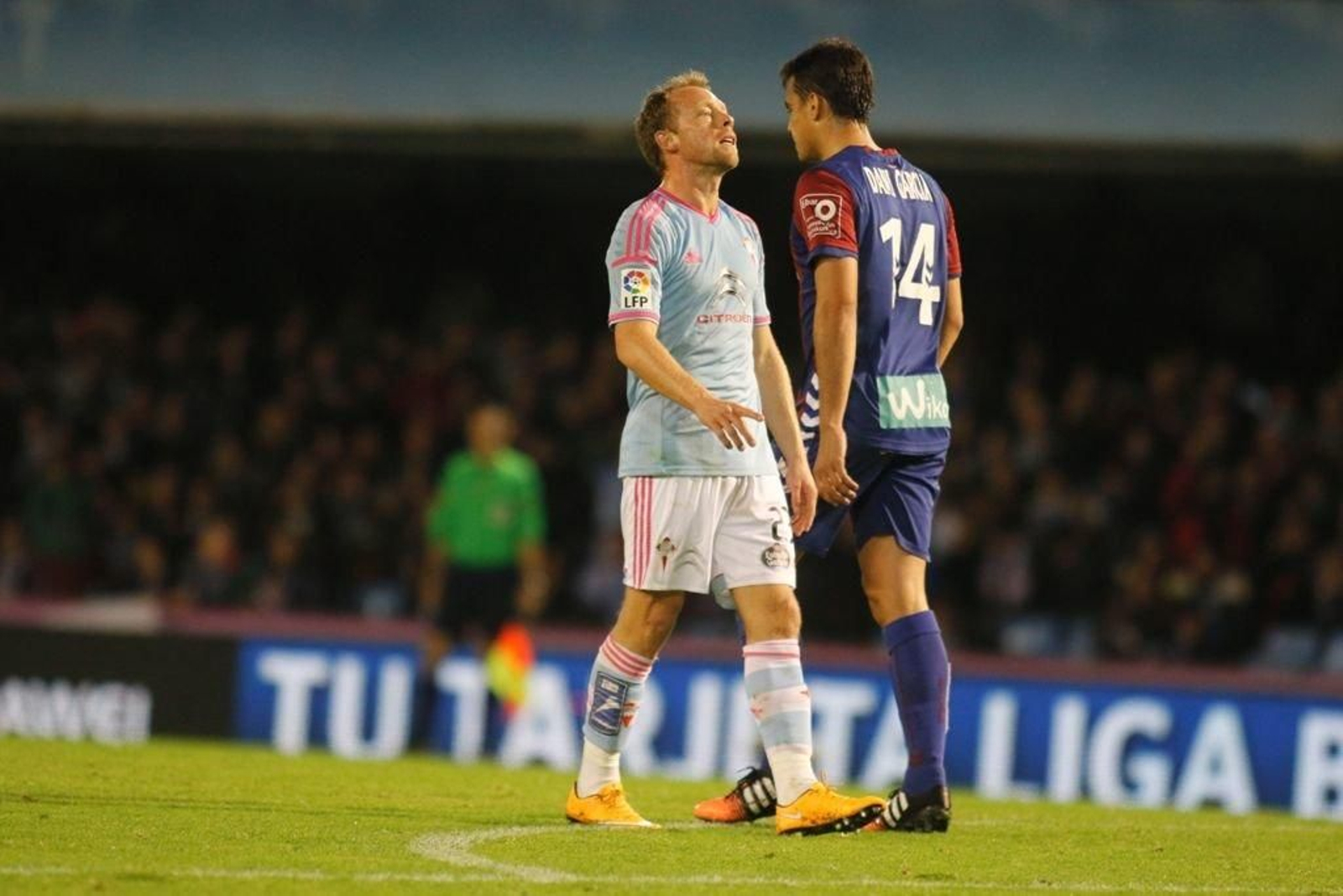 Michael Krohn-Dehli y Dani García, durante el Celta-Eibar.