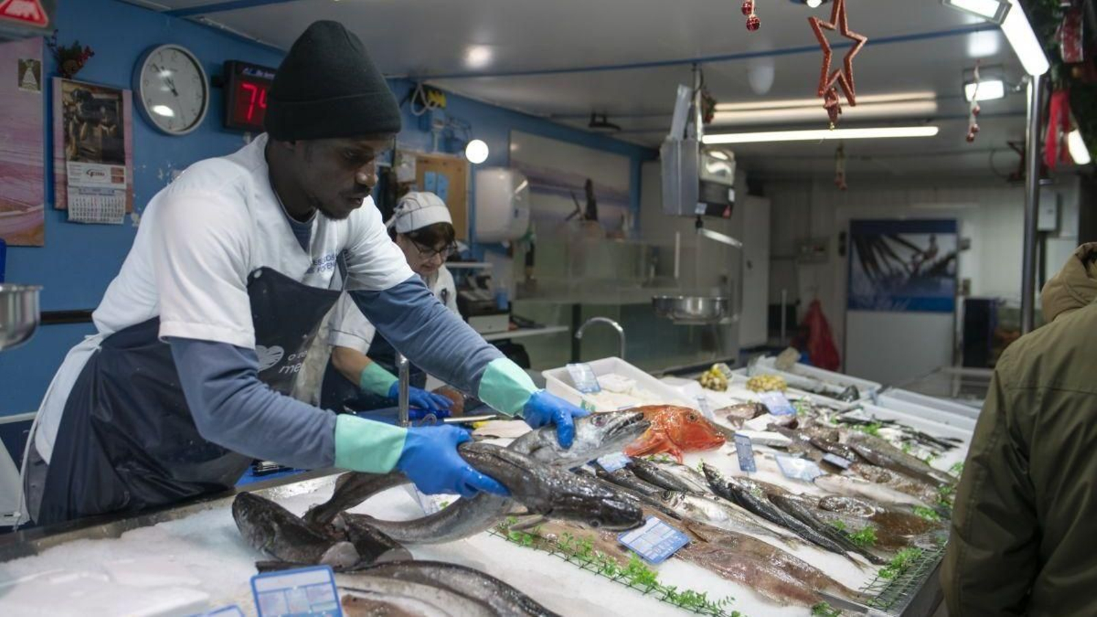 Un puesto de pescado en la Plaza de Abastos.