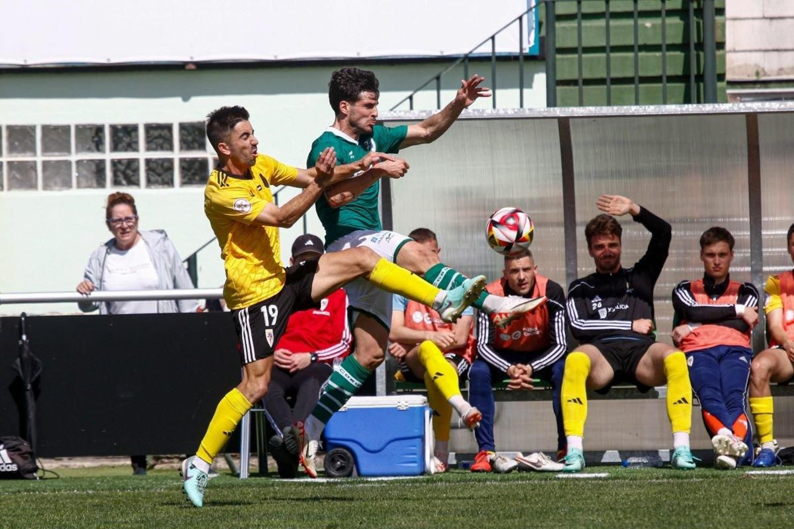 Antón de Vicente volvió a O Vao para medirse a un Coruxo con el que disputó 301 partidos en 10 temporadas.