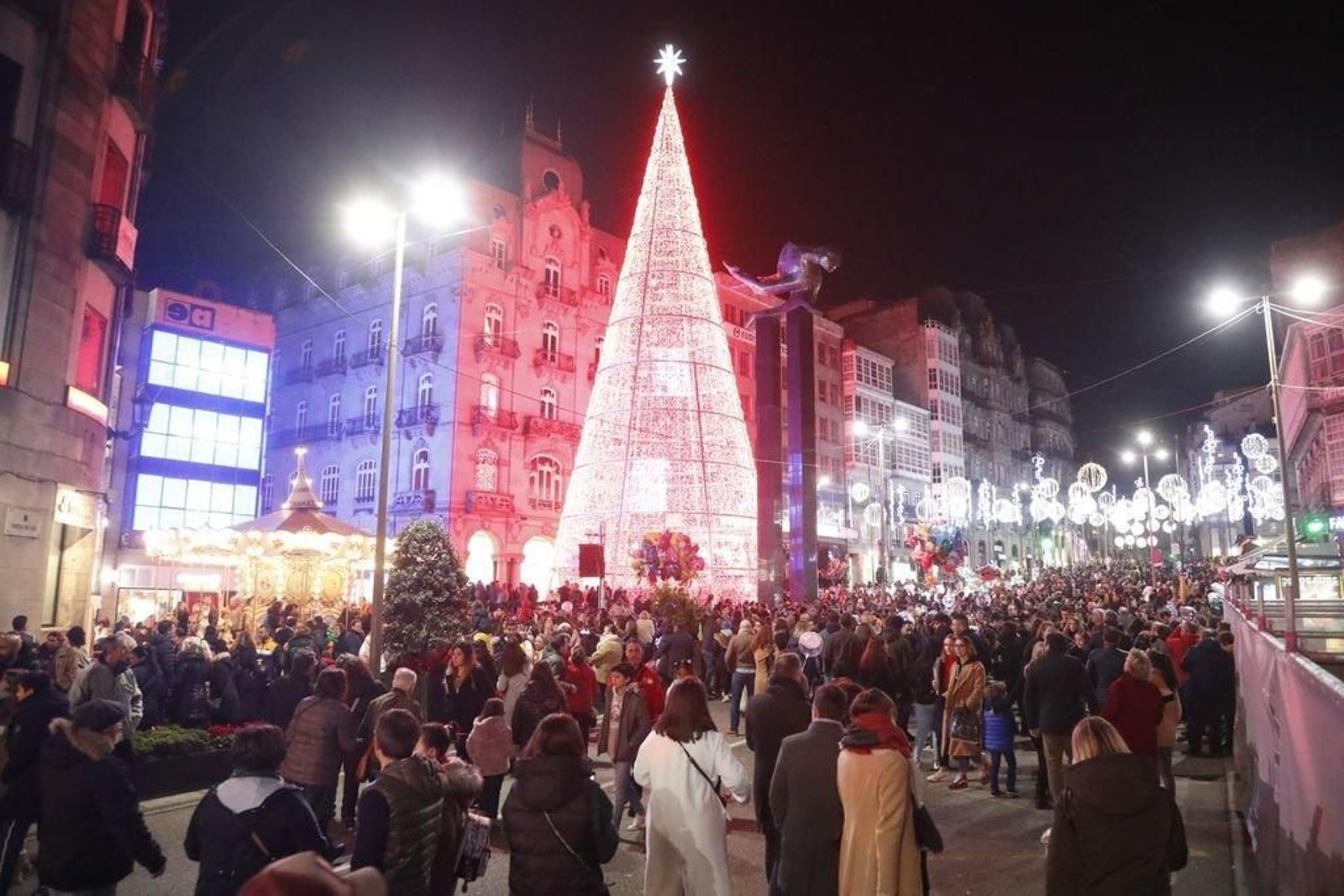 Los turistas invaden Vigo en el Puente243