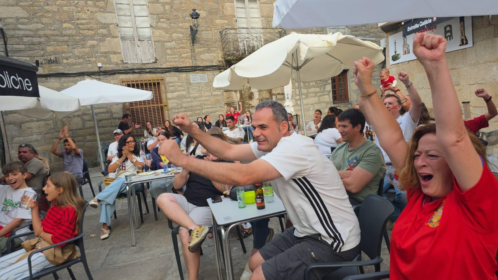 Galería | La ilusión por España llena las calles de Ourense en la semifinal, en fotos