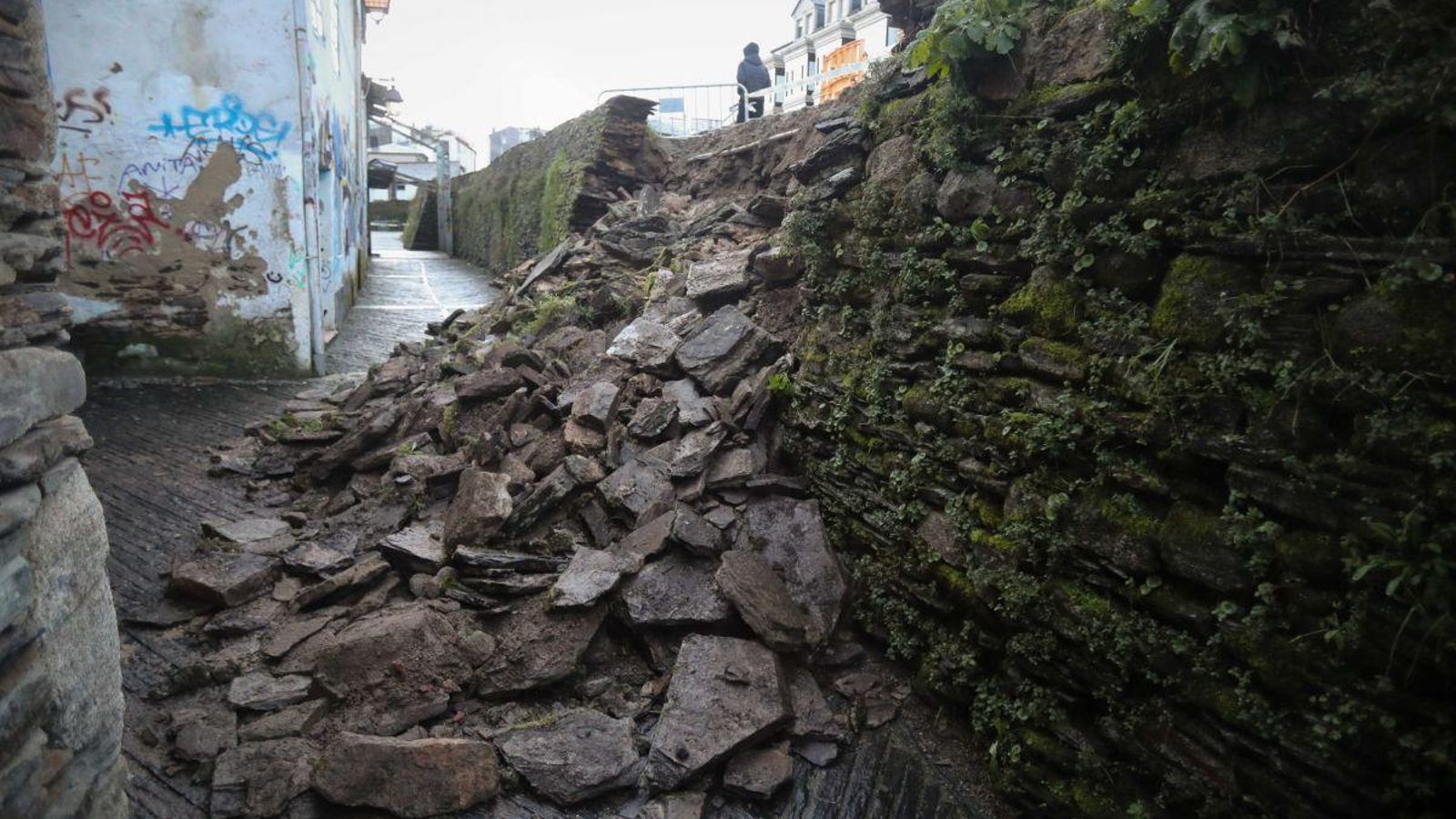 Parte de la Muralla romana de Lugo destrozada tras la sucesión de temporales.