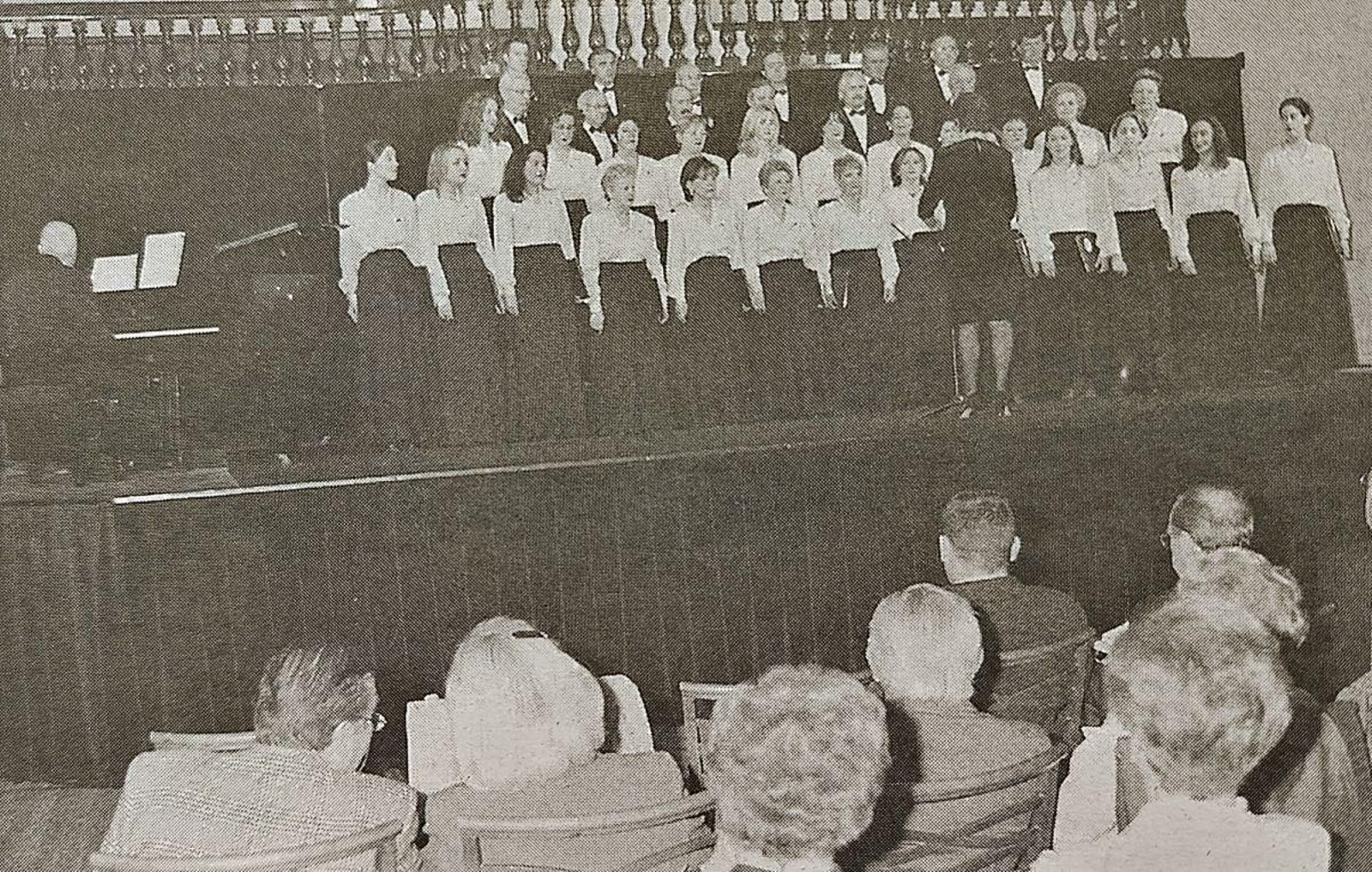 Un momento de la actuación de la Coral Ourensana.