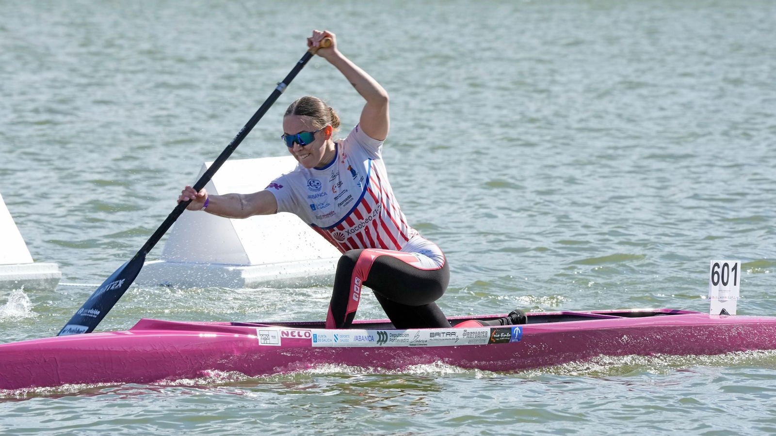 Cristina Soutelo avanza con la canoa en una regata de la presente temporada.