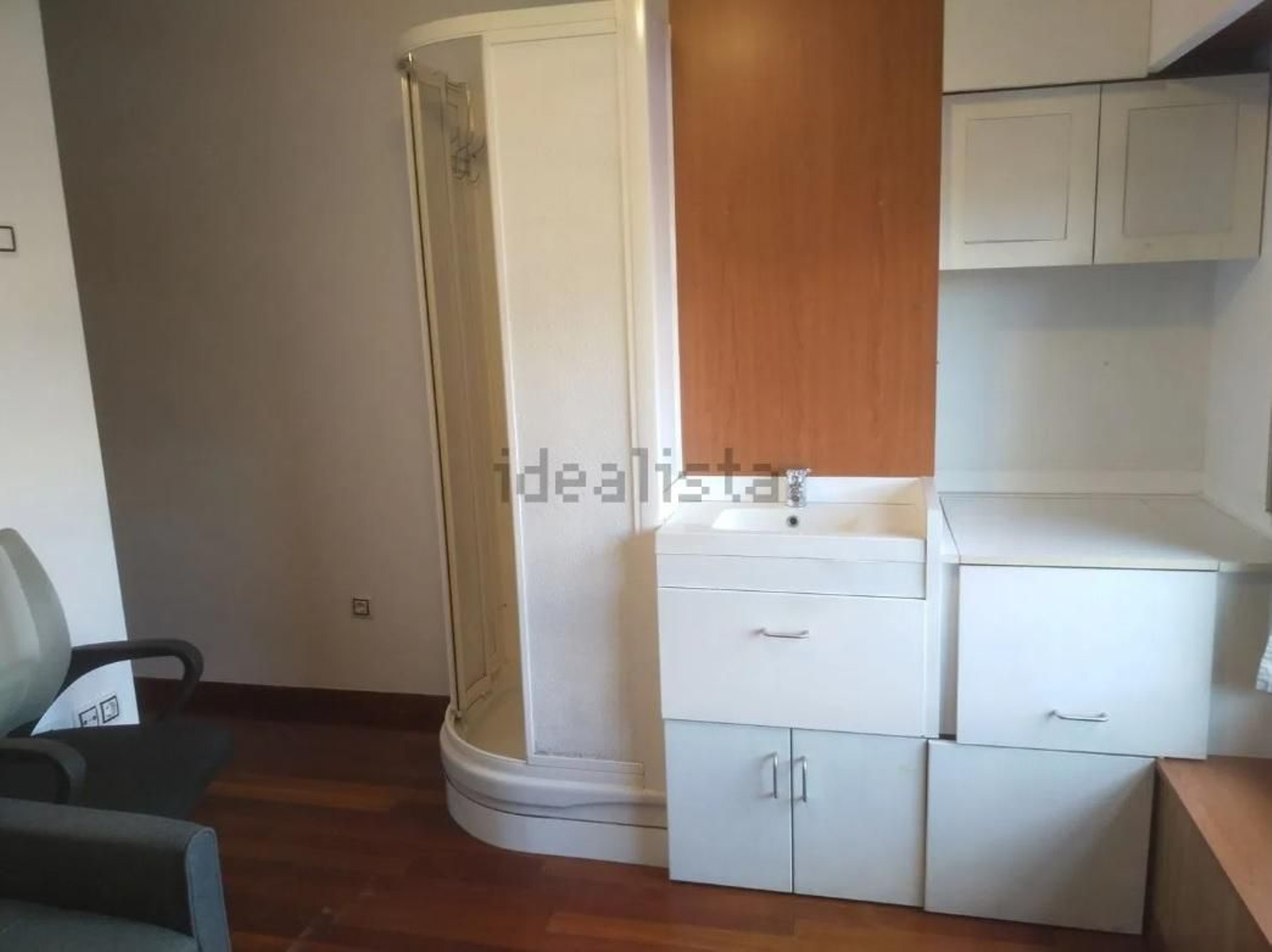 Galería | Así es el minipiso de 12 metros cuadrados que se alquila por 240 euros en Ourense, en fotos