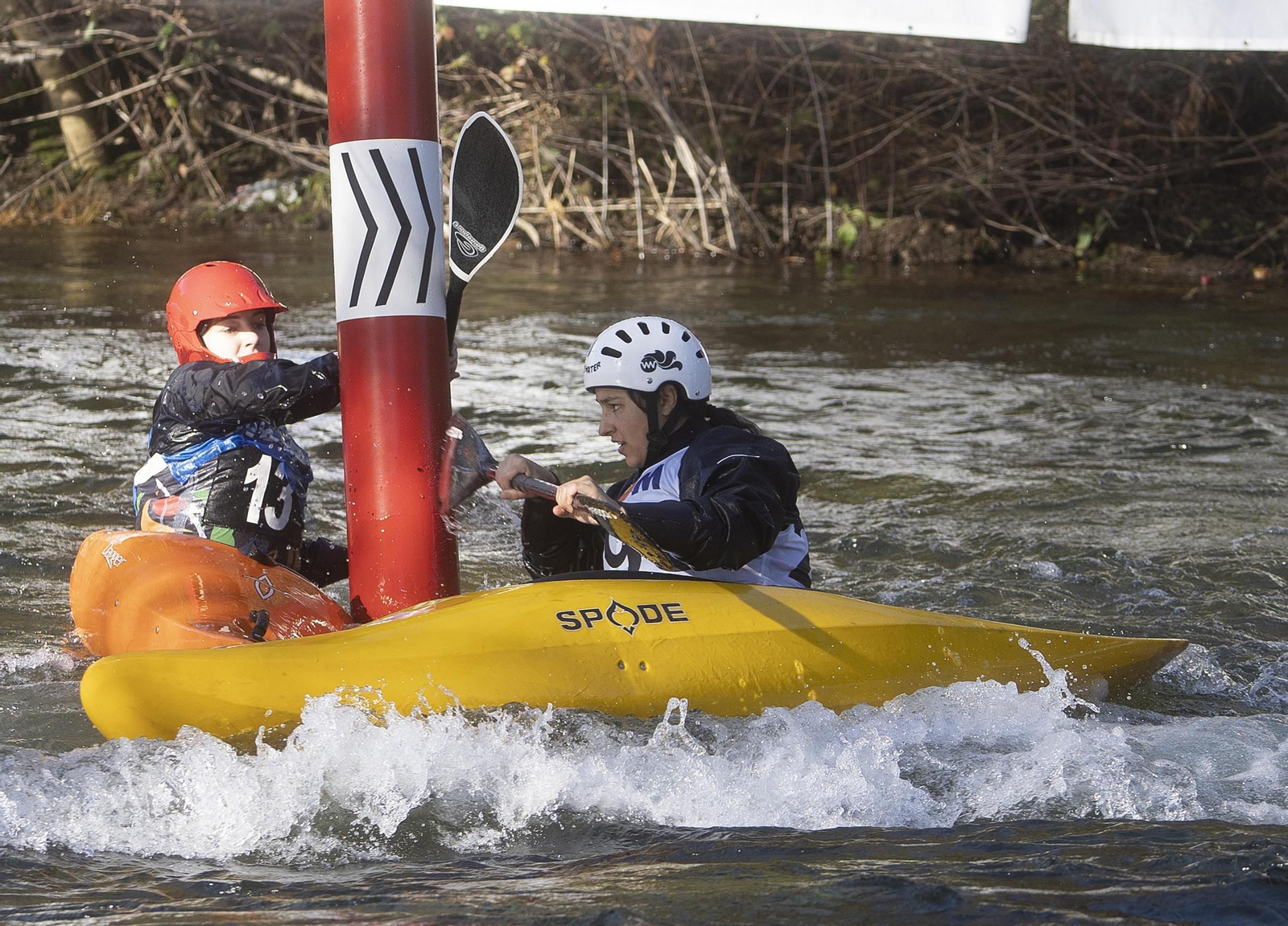 Galería | Mondariz Balneario acogió el Gallego de slalom y kayak cross