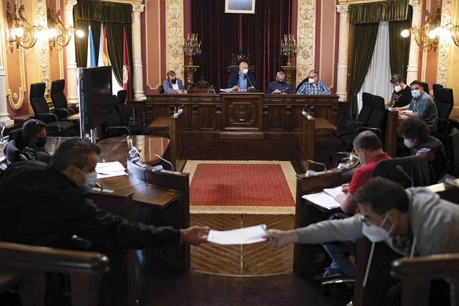 Reunión de la mesa de negociación, en el salón de plenos (MARTIÑO PINAL).