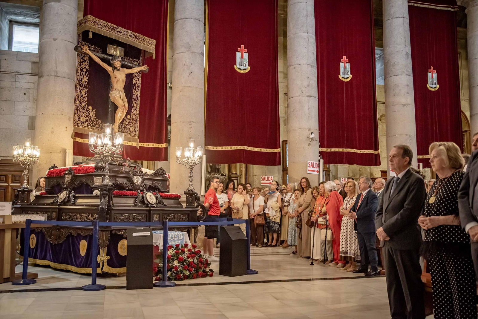 Galería | Misa por el Cristo da Victoria en Vigo y la concurrida procesión