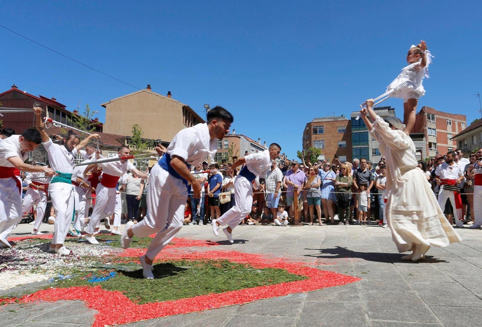 Danza das Espadas y Baile das Penlas, en Redondela.