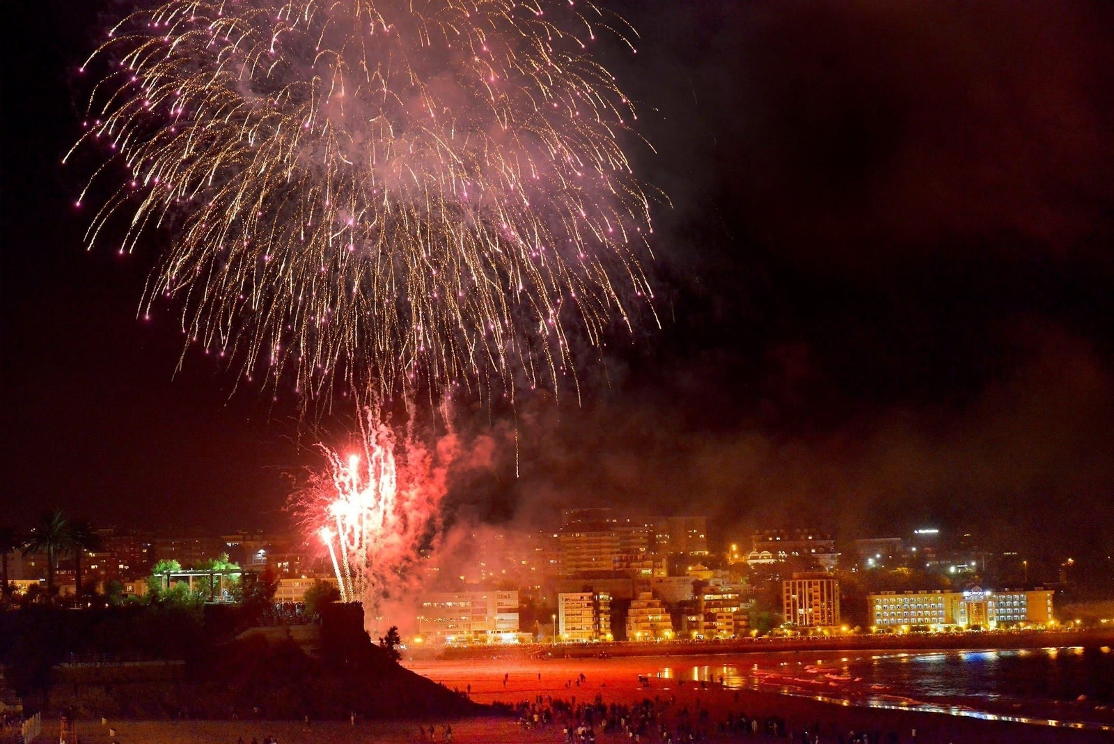 EuropaPress_7175641_fuegos_artificiales_santander.jpg