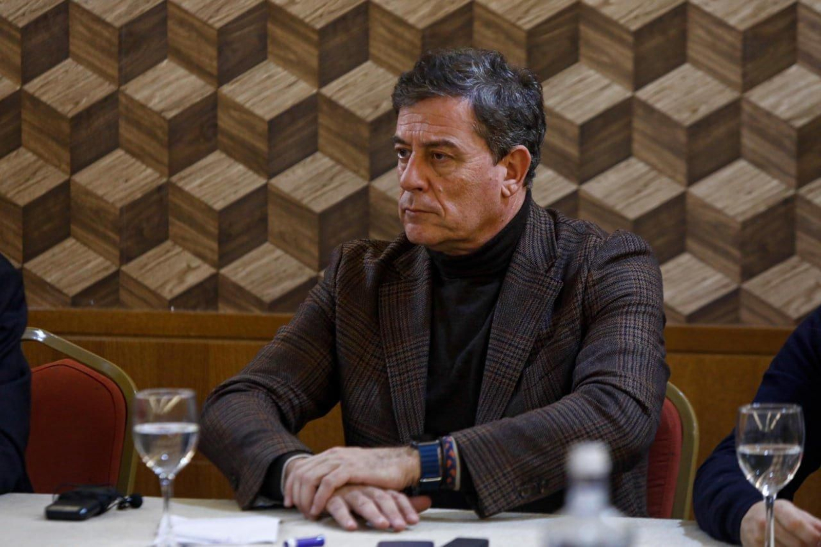 El candidato socialista a la Presidencia de la Xunta, José Ramón Gómez Besteiro, en un acto en Vigo. // Jorge Santomé