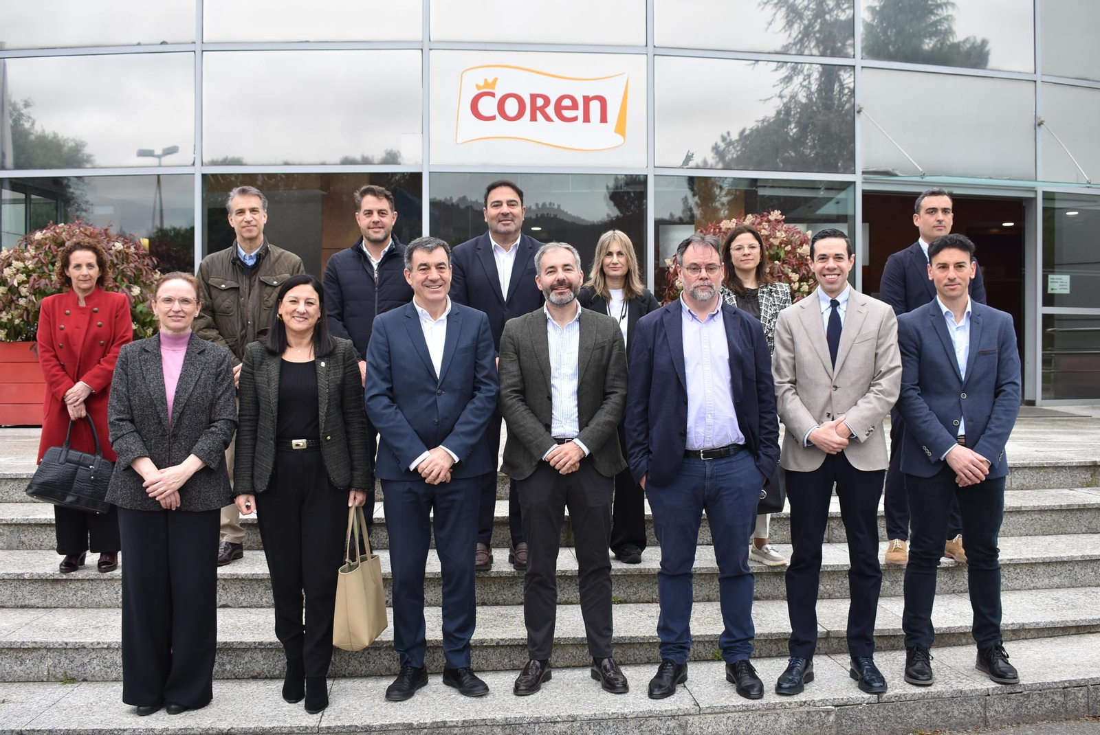 Foto de grupo de la visita en la que se anunció la creación de Sostenave.