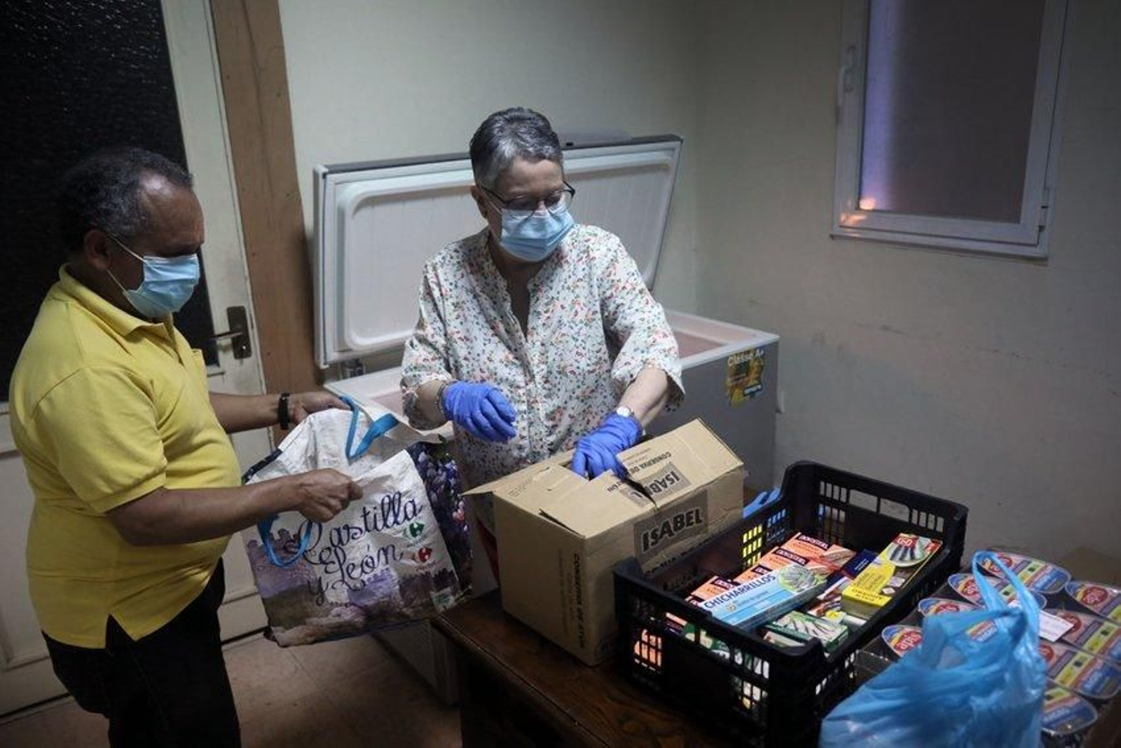 50 familias recogen alimentos en la parroquia de Santa Eufemia. José Paz